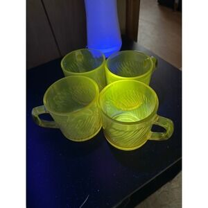 Crisa Amethyst Purple Swirl Glass Mugs Set of 4 UV Manganese Glow Mexico Vintage